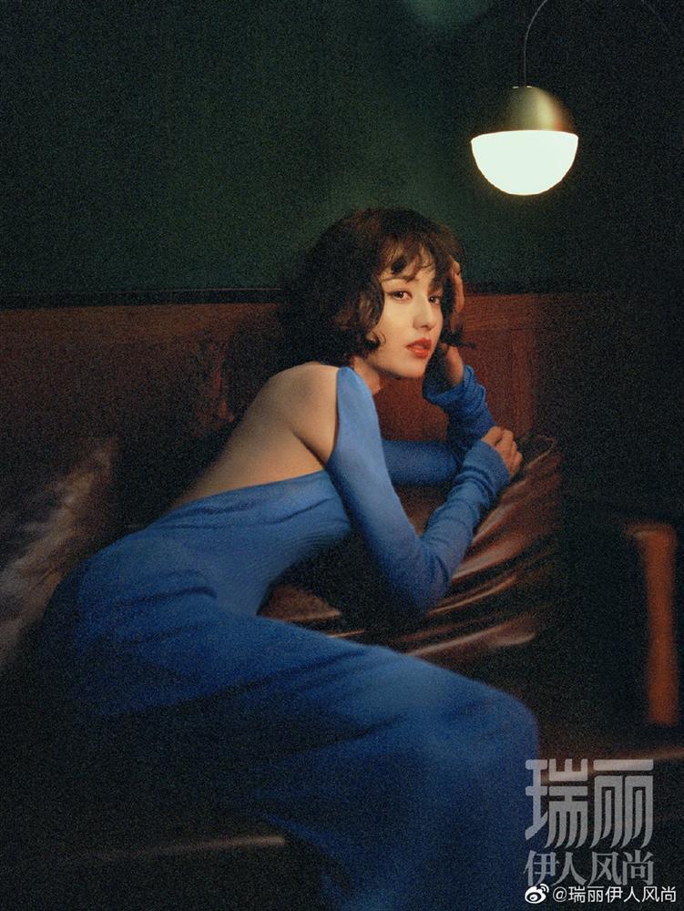 Đồng Lệ Á đẹp đến trụy tim người xem khi xuất hiện trên bìa tạp chí-5