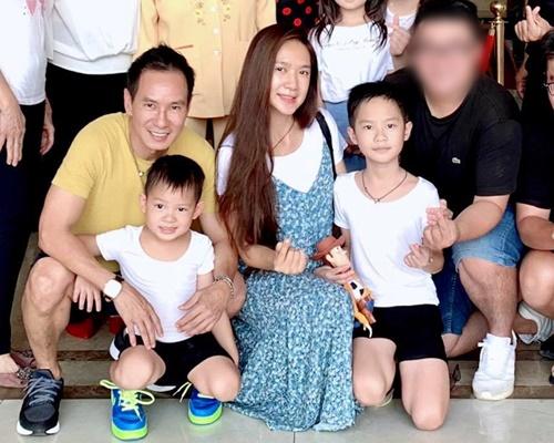 Vợ Lý Hải công khai vòng 2 lùm lùm, có vẻ tin mang bầu lần 5 là thật chứ không đùa!-2