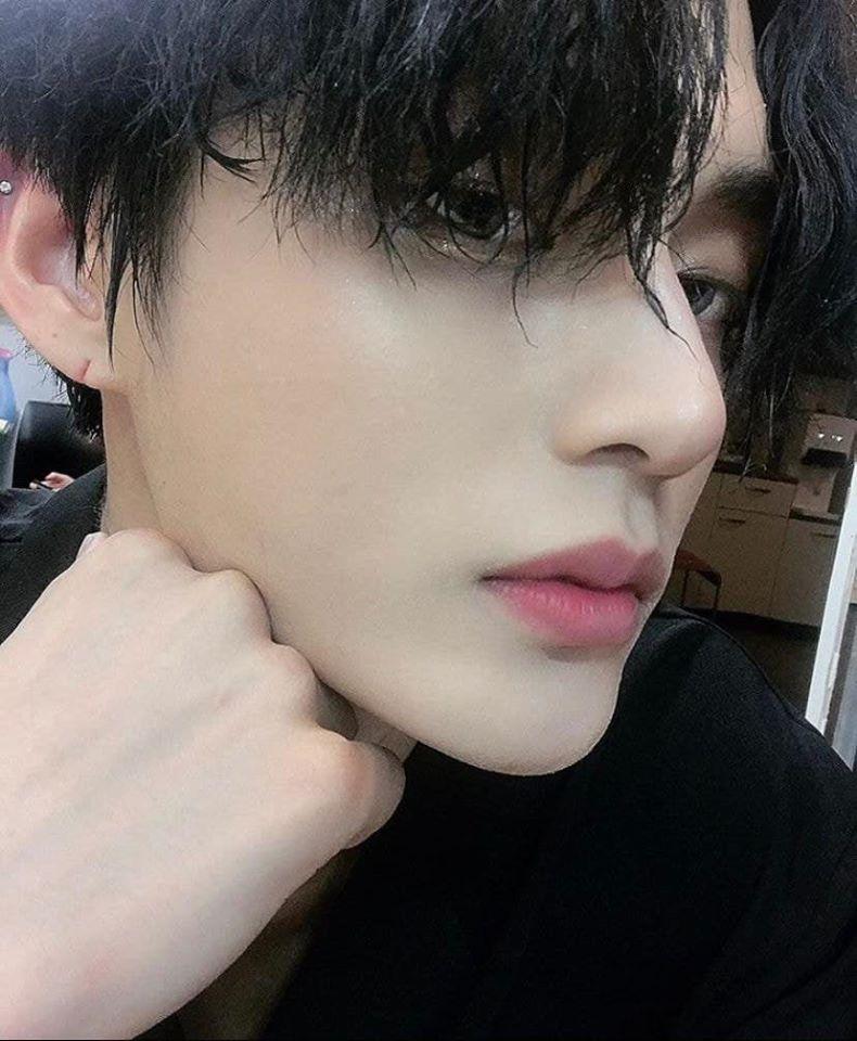 Tiếc nuối nam thần tượng Kpop sở hữu ngoại hình cực phẩm mà sao sự nghiệp tối tăm-2