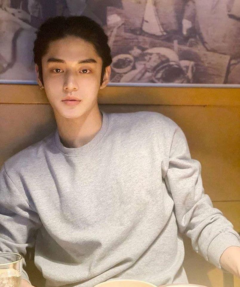 Tiếc nuối nam thần tượng Kpop sở hữu ngoại hình cực phẩm mà sao sự nghiệp tối tăm-6