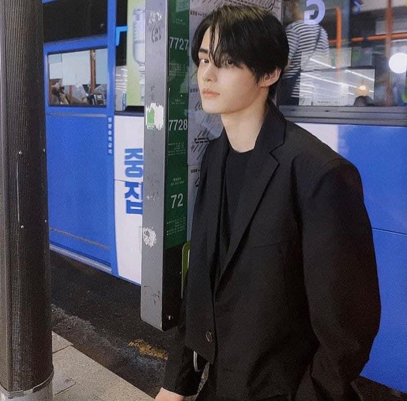 Tiếc nuối nam thần tượng Kpop sở hữu ngoại hình cực phẩm mà sao sự nghiệp tối tăm-8