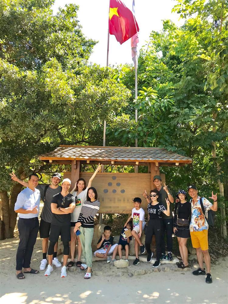 HOT: Hồ Ngọc Hà lộ rõ bụng bầu to tướng chỉ trong 1 giây bất cẩn-1