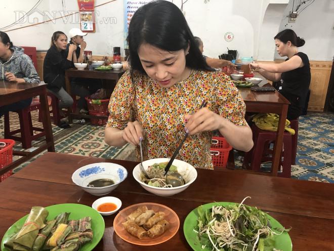 Chuyện lạ Gia Lai: Bún cua thối, vừa ăn vừa bịt mũi thế mà là đặc sản, ăn riết rồi nghiền-9