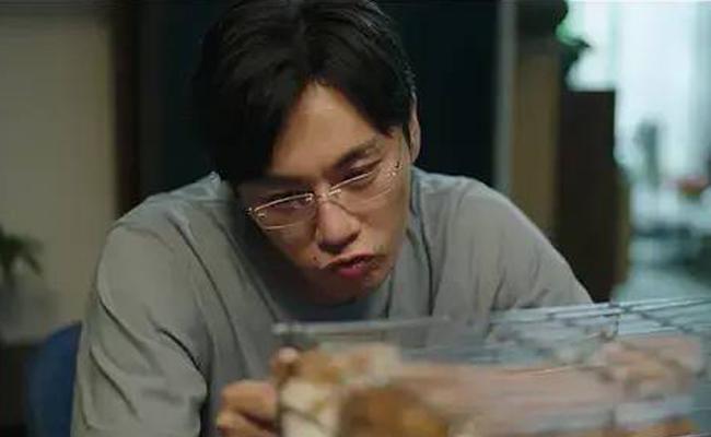 Nam diễn viên có chết cũng không vì tiền đóng phim dở, yêu chiều vợ hơn 10 tuổi là ai?-1