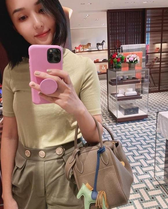 Quỳnh Anh sắm túi Hermes... đựng bỉm, chị gái Huyền Mi cũng rinh túi hiệu nửa tỷ đồng-3