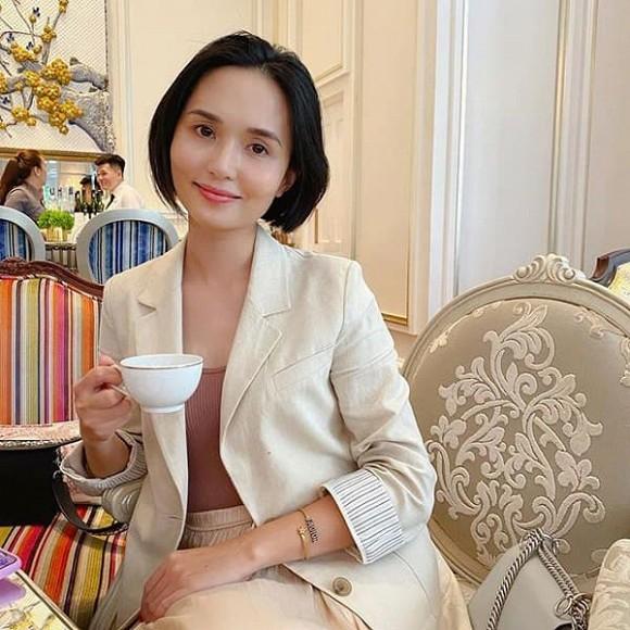 Quỳnh Anh sắm túi Hermes... đựng bỉm, chị gái Huyền Mi cũng rinh túi hiệu nửa tỷ đồng-7