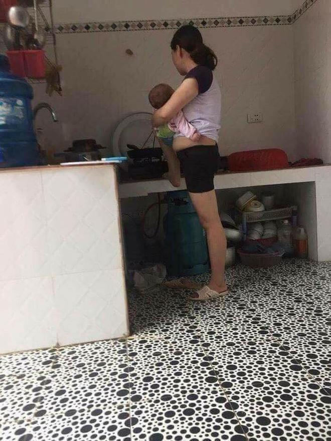 Kiên quyết ngó vào toilet theo dõi mẹ, bức ảnh 3 nhóc tì 3 biểu cảm gây bão MXH-8