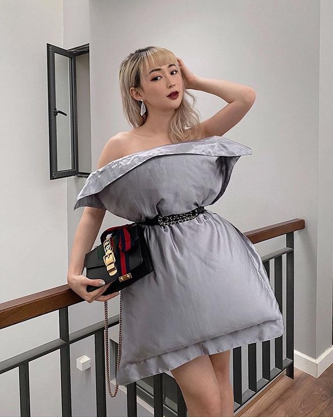 Cô thường xuyên tụ tập, đi du lịch với bạn bè. Cô nàng cũng là một trong những người tích cực, chịu khó theo các trào lưu hot trên mạng và nhận được sự ủng hộ lớn.