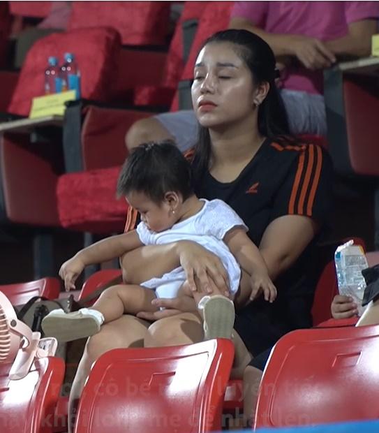 Khánh Linh lộ thân hình phát tướng sau khi sinh con cho Bùi Tiến Dũng-2