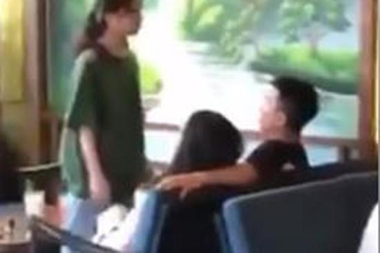 Cô gái tung 'liên hoàn vả' vì phát hiện người yêu hẹn hò bạn gái cũ làm ai cũng choáng