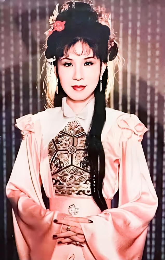 Tiểu Long Nữ già, xấu nhất điện ảnh Trung Quốc giờ ra sao?-2