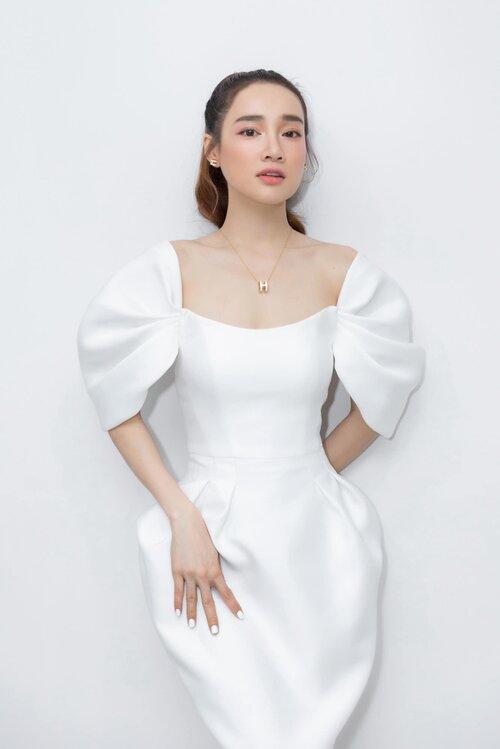 SAO MẶC ĐẸP: Nhã Phương - Ninh Dương Lan Ngọc gây thương nhớ váy trắng tinh khôi-4