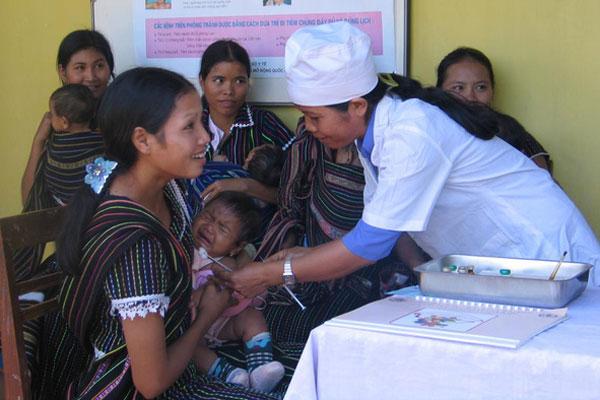 Tiêm vắc xin bạch hầu miễn phí cho trẻ 7 tuổi tại 35 tỉnh/thành phố có nguy cơ-1