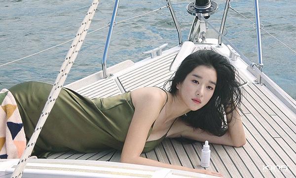 Điên nữ Seo Ye Ji sở hữu mình hạc xương mai - vòng eo siêu thực-6