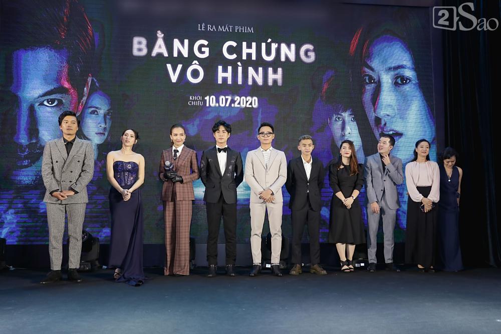 Nhã Phương lẻ bóng đến ủng hộ Ái Phương ra mắt phim mới-1