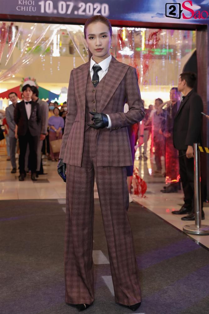 Nhã Phương lẻ bóng đến ủng hộ Ái Phương ra mắt phim mới-5