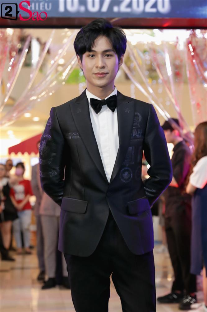 Nhã Phương lẻ bóng đến ủng hộ Ái Phương ra mắt phim mới-8