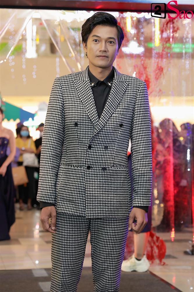 Nhã Phương lẻ bóng đến ủng hộ Ái Phương ra mắt phim mới-7