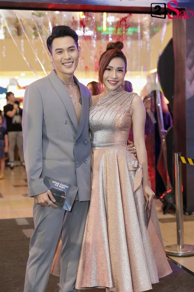 Nhã Phương lẻ bóng đến ủng hộ Ái Phương ra mắt phim mới-14