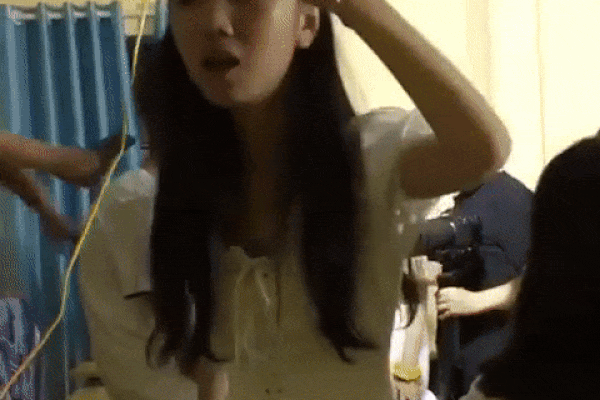 Chơi lớn như sinh viên Đại học Kiến Trúc: Cẩu siêu xe đến trường chụp kỷ yếu thì đã sao?-14