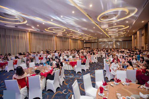 Dân mạng phát sốt những lễ tổng kết năm học của teen cuối cấp hoành tráng như tiệc cưới-2