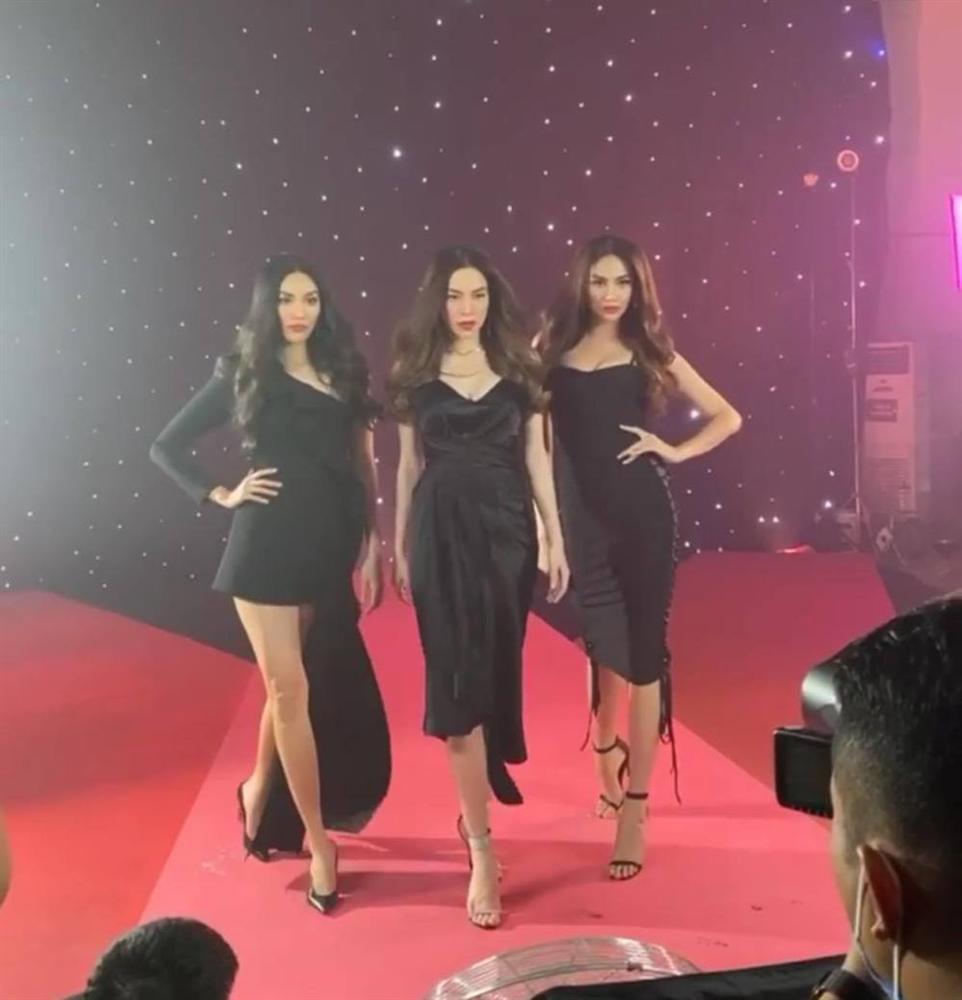 Sau nhiều lần sơ hở, Hồ Ngọc Hà ngụy trang bụng bầu cẩn thận khi livestream-5