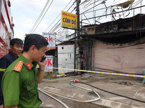 Nóng: Cháy tiệm cầm đồ ở Bình Dương giữa ban ngày, ít nhất 3 người tử vong-2