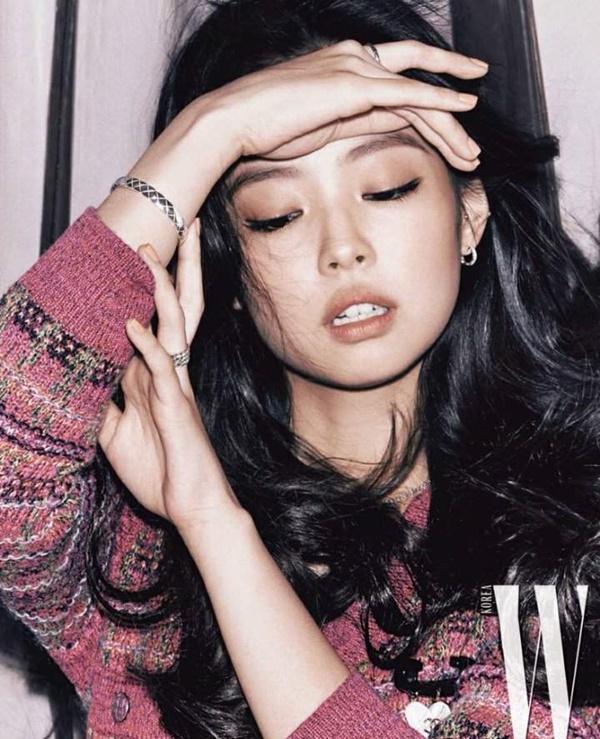 6 khoảnh khắc Jennie Black Pink chiếm dụng sân bay thành sàn diễn cây nhà lá vườn-1