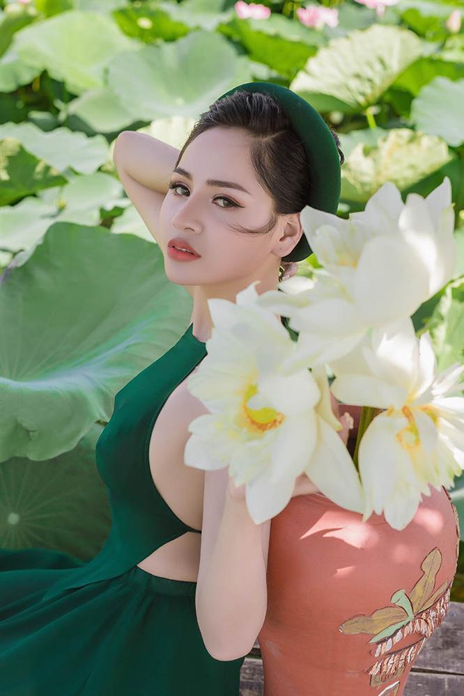 Diễn viên Phạm Hương – gái một con quyến rũ bên sen cuối mùa-3