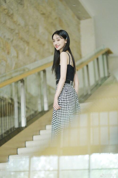 Top 10 Nữ diễn viên Trung Quốc sở hữu phim có lượt xem cao nhất Youtube: Triệu Lệ Dĩnh trở thành Bà hoàng, Trịnh Sảng vượt hạng Dương Mịch-5