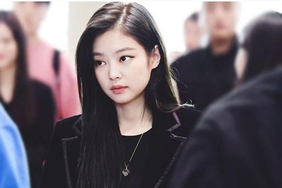 Jennie (BLACKPINK) bất ngờ bị bạn học cùng khóa tố bạo lực học đường
