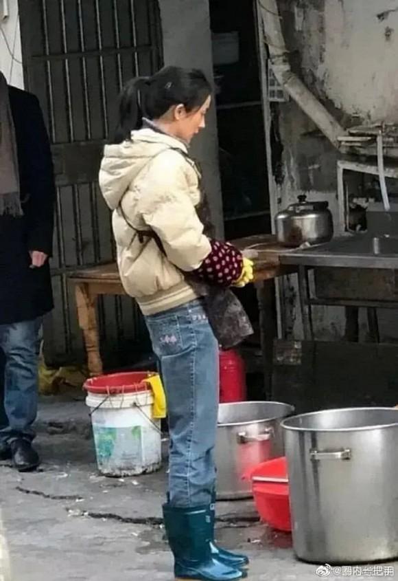 Tưởng sở hữu đường cong nóng bỏng, hóa ra Dương Mịch dùng quần độn để trị mông lép?-3