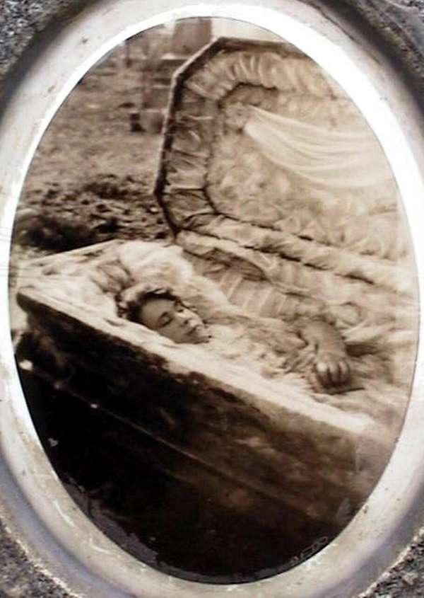 Cô gái đang lâm bồn thì qua đời, thi thể 6 năm vẫn nguyên vẹn và bí ẩn rùng mình-2