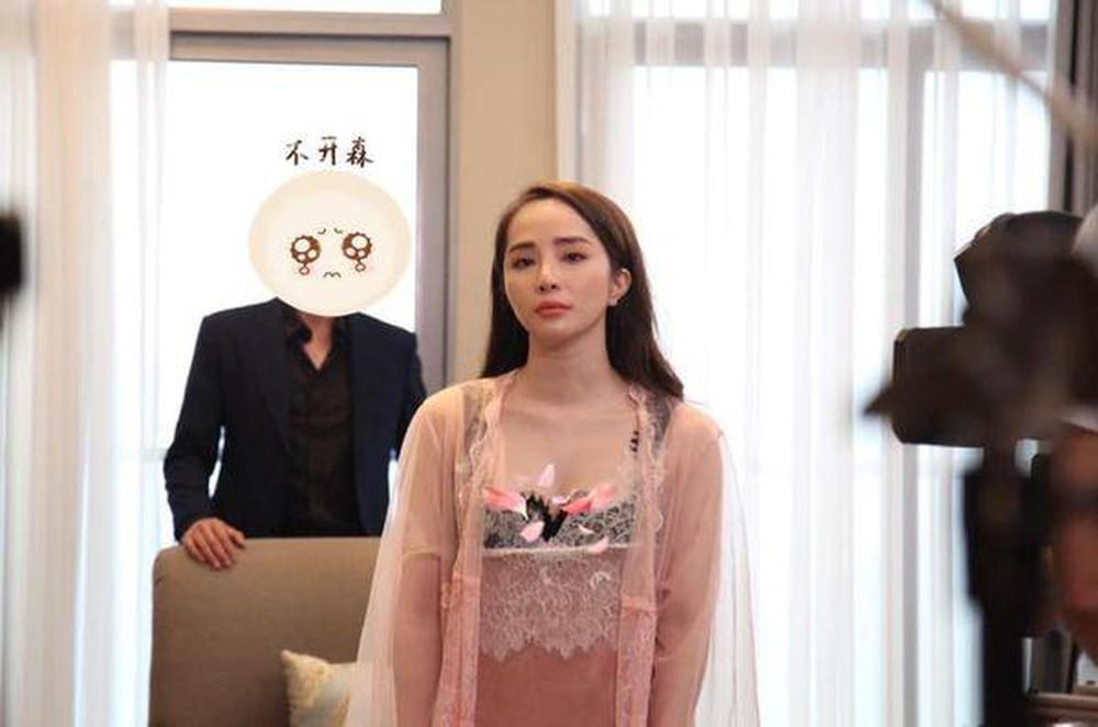 Mỹ nhân Việt và những chiếc váy ngủ trễ nải nóng bỏng trên màn ảnh-9