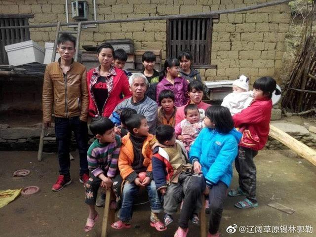 Chú rể 49 tuổi cưới vợ trẻ 19 tuổi bị người đời xa lánh 21 năm trước giờ ra sao?-1