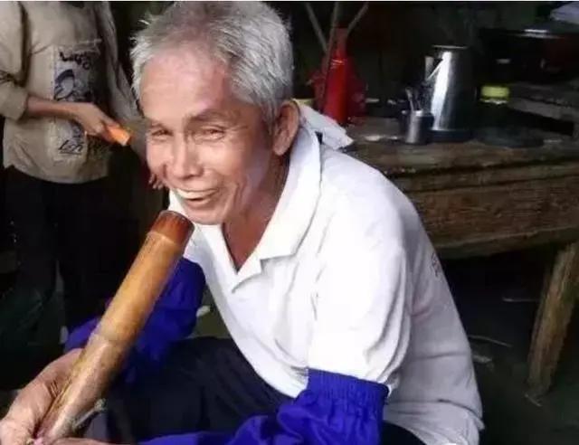 Chú rể 49 tuổi cưới vợ trẻ 19 tuổi bị người đời xa lánh 21 năm trước giờ ra sao?-5