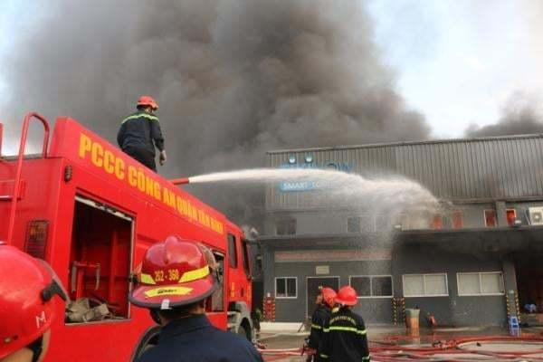 Khách mệt mỏi ngồi chờ hàng giờ trên máy bay ở Hà Nội và TP.HCM-5