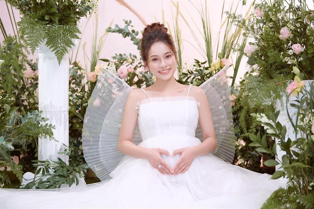 Ảnh bầu sao Việt: Người thích Tây hóa nên mất sang, người vẽ toàn thân lại độc đáo-1