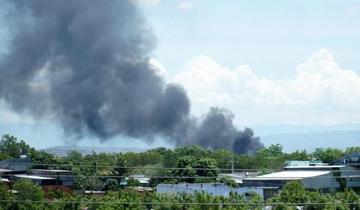 Cháy khu tiếp xăng sân bay quân sự Thành Sơn