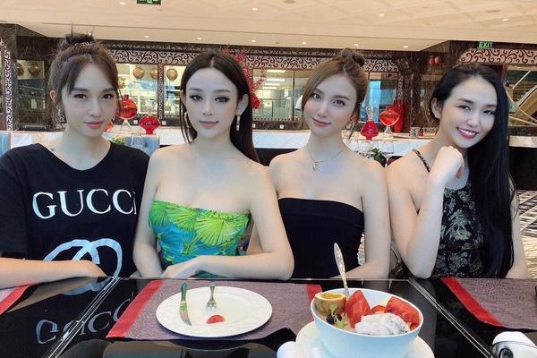 Hội bạn thân 10 năm Huyền Baby hội ngộ, có quá nhiều sự giàu sang và nhan sắc trong một khung hình-1