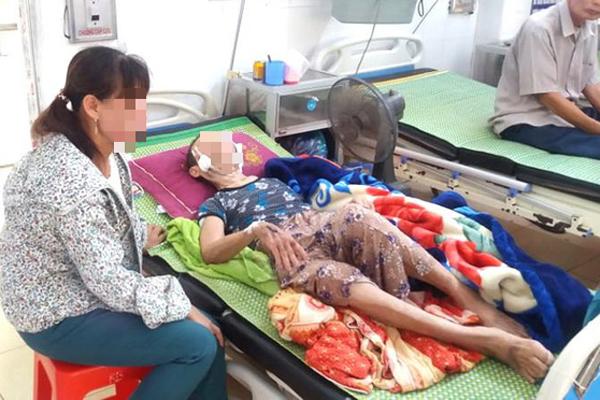 Hải Dương: Đau lòng con trai đánh mẹ già 84 tuổi bại liệt phải nhập viện cấp cứu-2