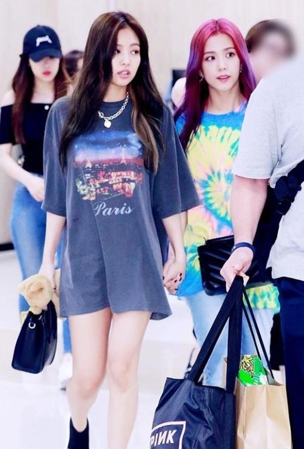 6 khoảnh khắc Jennie Black Pink chiếm dụng sân bay thành sàn diễn cây nhà lá vườn-3