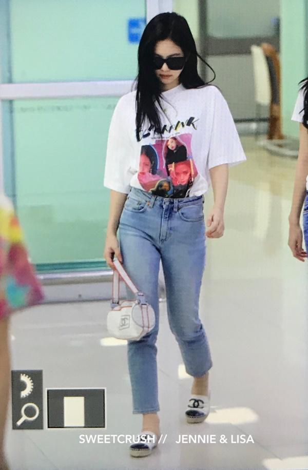 6 khoảnh khắc Jennie Black Pink chiếm dụng sân bay thành sàn diễn cây nhà lá vườn-5