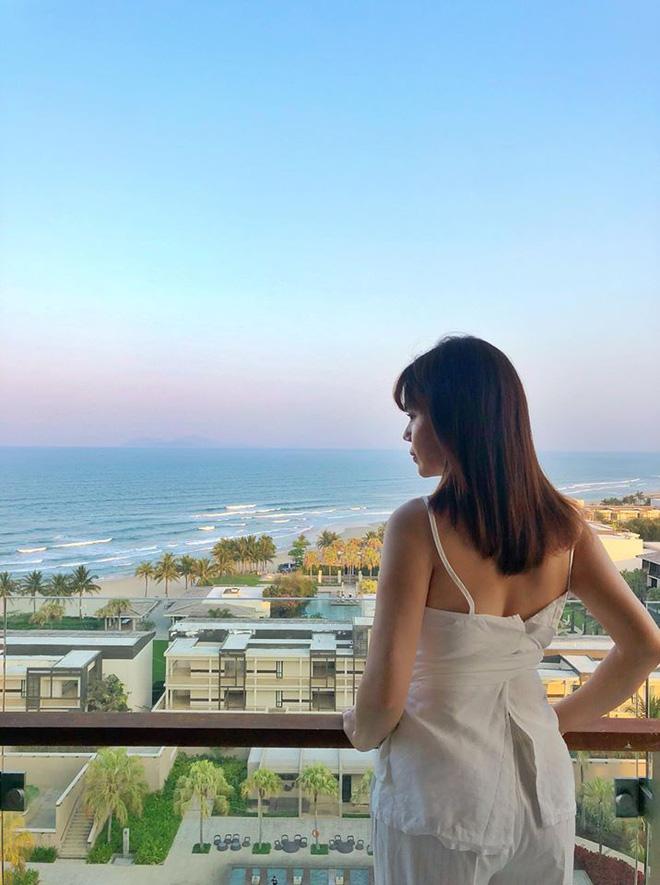 Nhan sắc ở tuổi 56 của mẹ Phanh Lee gây bất ngờ, gu ăn mặc thời thượng không kém con gái là bao-7