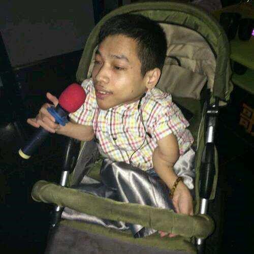 Chú rể 90cm kết hôn với cô dâu 1m70 là thư ký của mình giờ ra sao?-2