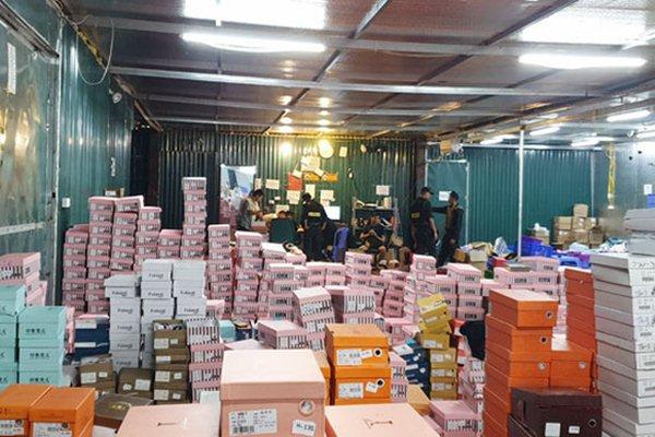 Quảng Bình: Hai siêu xe bị tạm giữ vì nghi có dấu hiệu nhập lậu-2