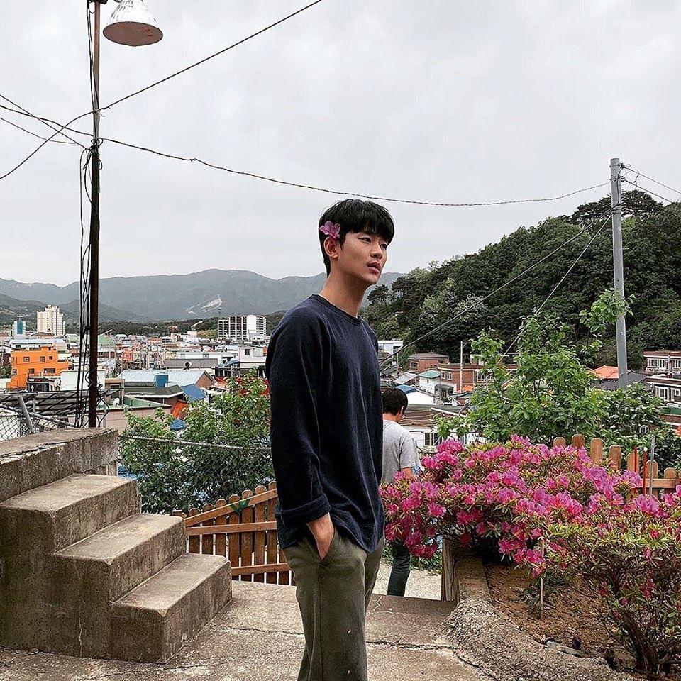 Kim Soo Hyun bớt đẹp trai một nửa vì sở thích chụp ảnh tự dìm-5