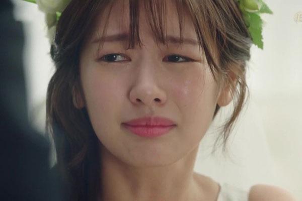 Đám cưới mà mặt như đưa đám, nhưng khi người con gái ấy xuất hiện thì chồng hớn hở ra đón-2