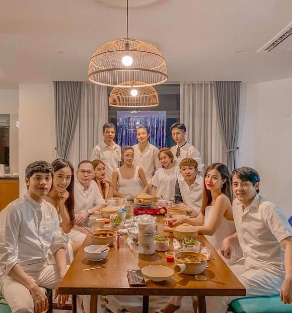 Bức ảnh quyền lực nhất Vbiz: Noo Phước Thịnh và Mai Phương Thúy e ấp trong tiệc của Gil Lê-3