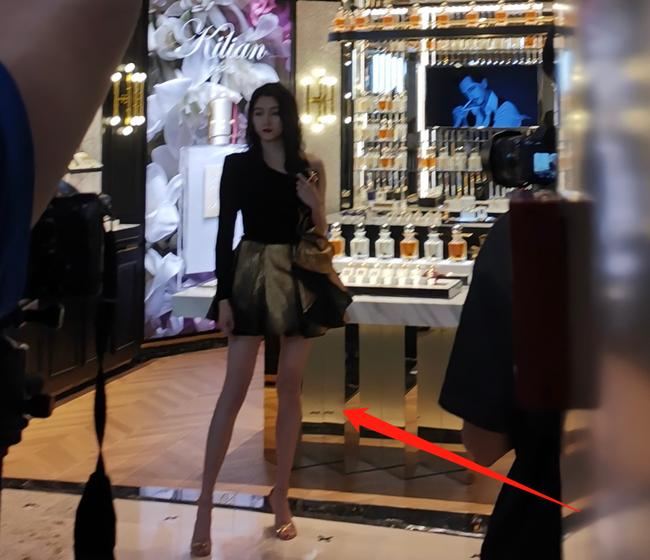 Cực phẩm Cbiz: Đôi chân 130cm của mỹ nhân vô danh đánh bại loạt sao hạng A đình đám-5